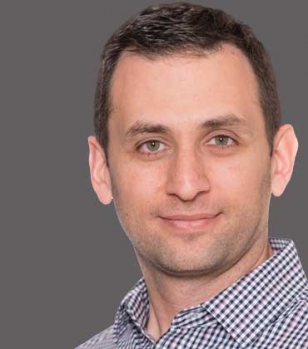 Uniting Data And Strategy: Crafting A Strategic Narrative From Raw Insights